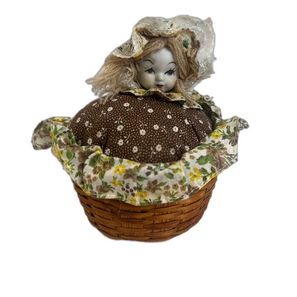 Price Products VTG Pin Cushion in Basket with Doll Head Sewing Accessory - Picture 1 of 8